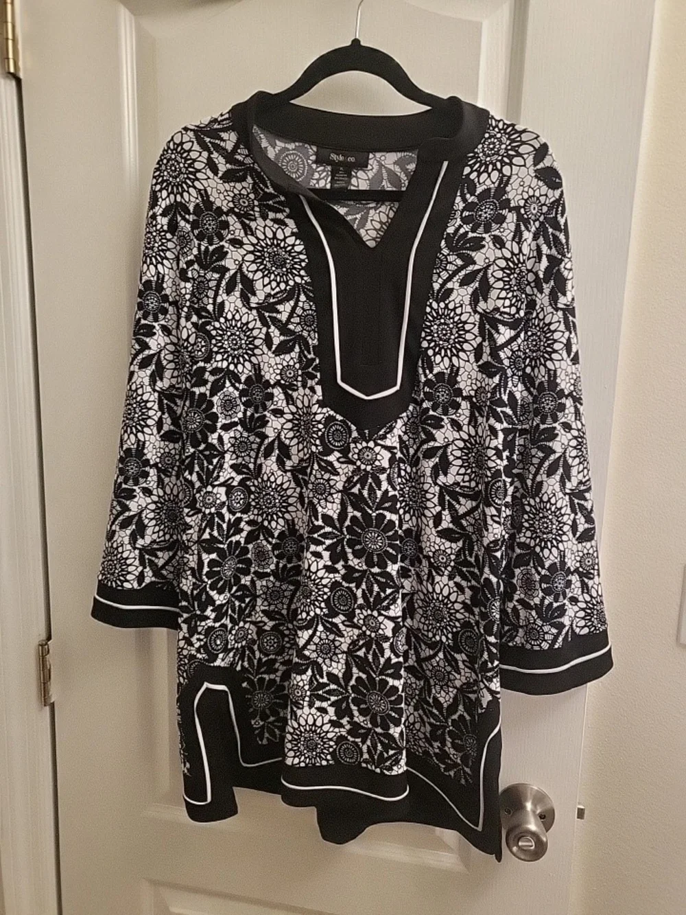 Style & Co. Black and White Floral Split-Neck Tunic XL Pre-owned